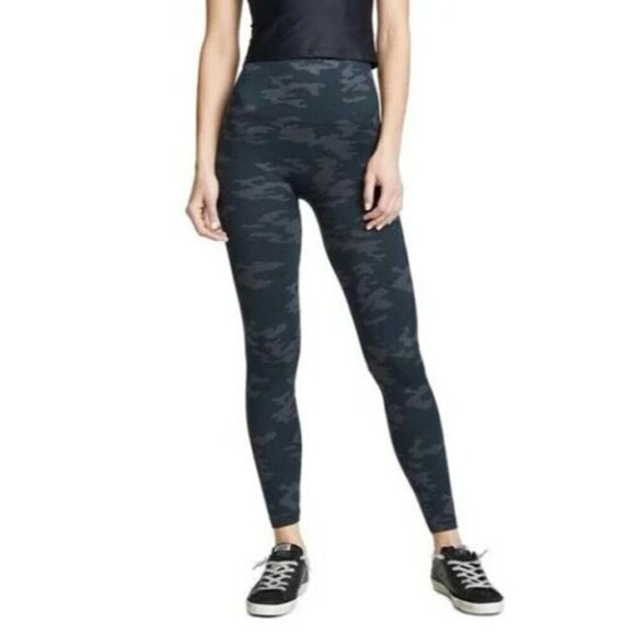 NWOT Spanx Look At Me Now Seamless Leggings‎ Camo Size XL - Picture 1 of 9